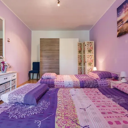 Holiday home Gorgeous In With Kitchen *