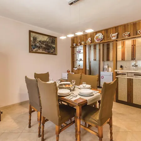 Holiday home Gorgeous In With Kitchen